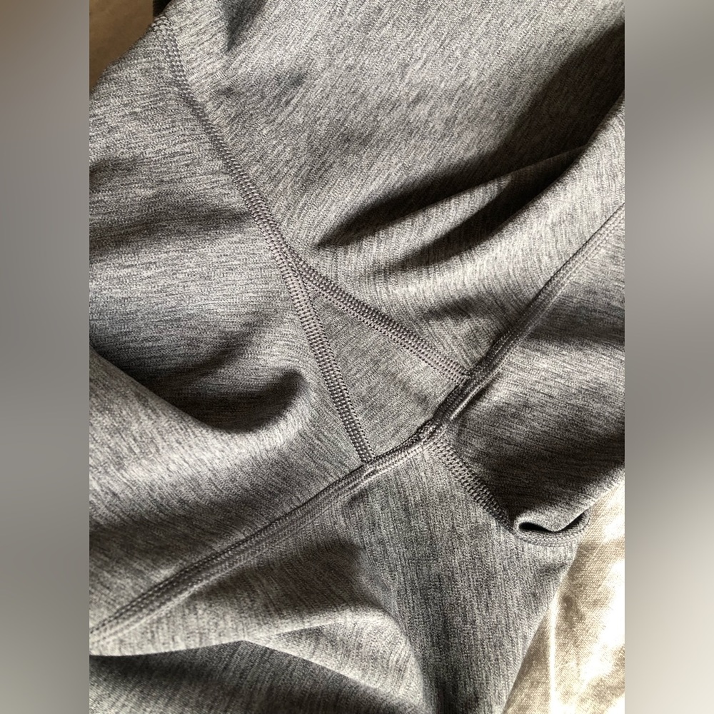 ATHLETA NWOT Ultimate Stash Pocket Capri Leggings - Picture 4 of 10